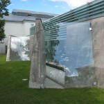 Arkitekturmuseum. Den friliggande paviljongen av glas och betong omges av murar som samspelar med den närliggande Akershus fästning. De är platsgjutna av ljus betong av lokal ballast och vitcement. Foto: Johny Lindeberg