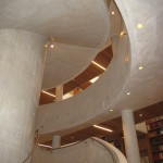 Gyldendalhuset. Trappan visar upp fina svängda platsgjutna ytor. Foto: Anita Stenler