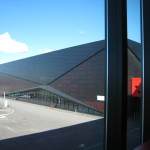 Heyerdahlskolan. En stor sporthall med internationella mått för handboll hör till skolan men används också för klubbspel och evenemang. Foto: Anita Stenler